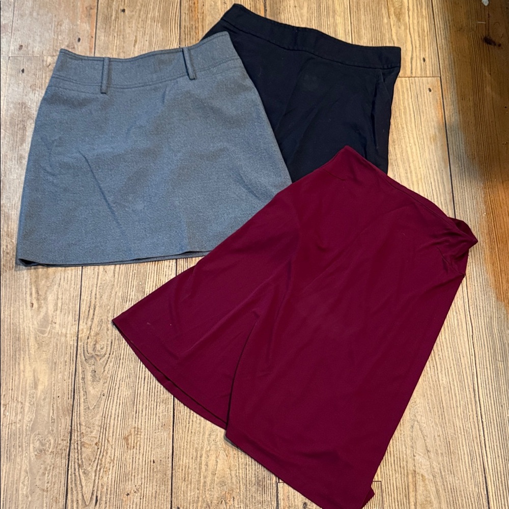 SHORT SKIRTS LOT x 3 -0 ,2 & 4 -Banana Republic & The Limited 
🖤❤️🩶